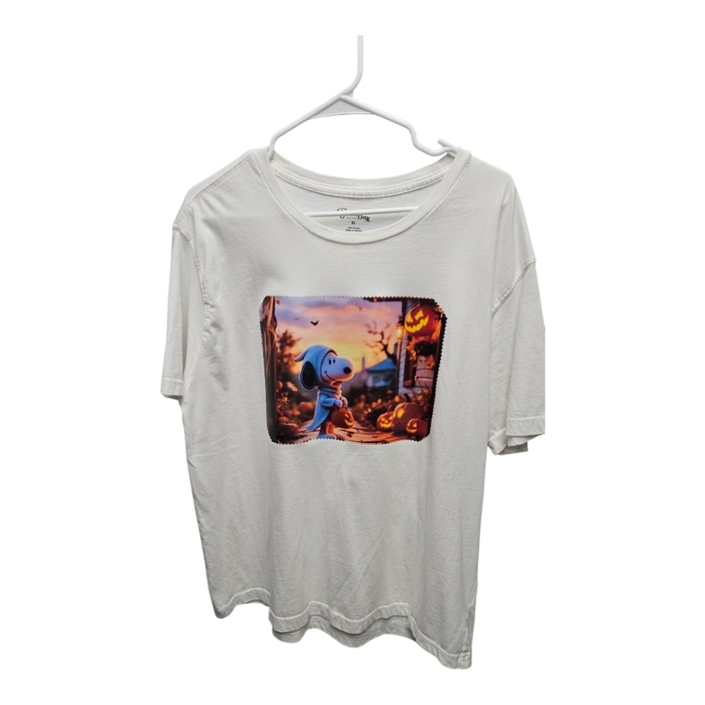 White Graphic Tee Snoopy
